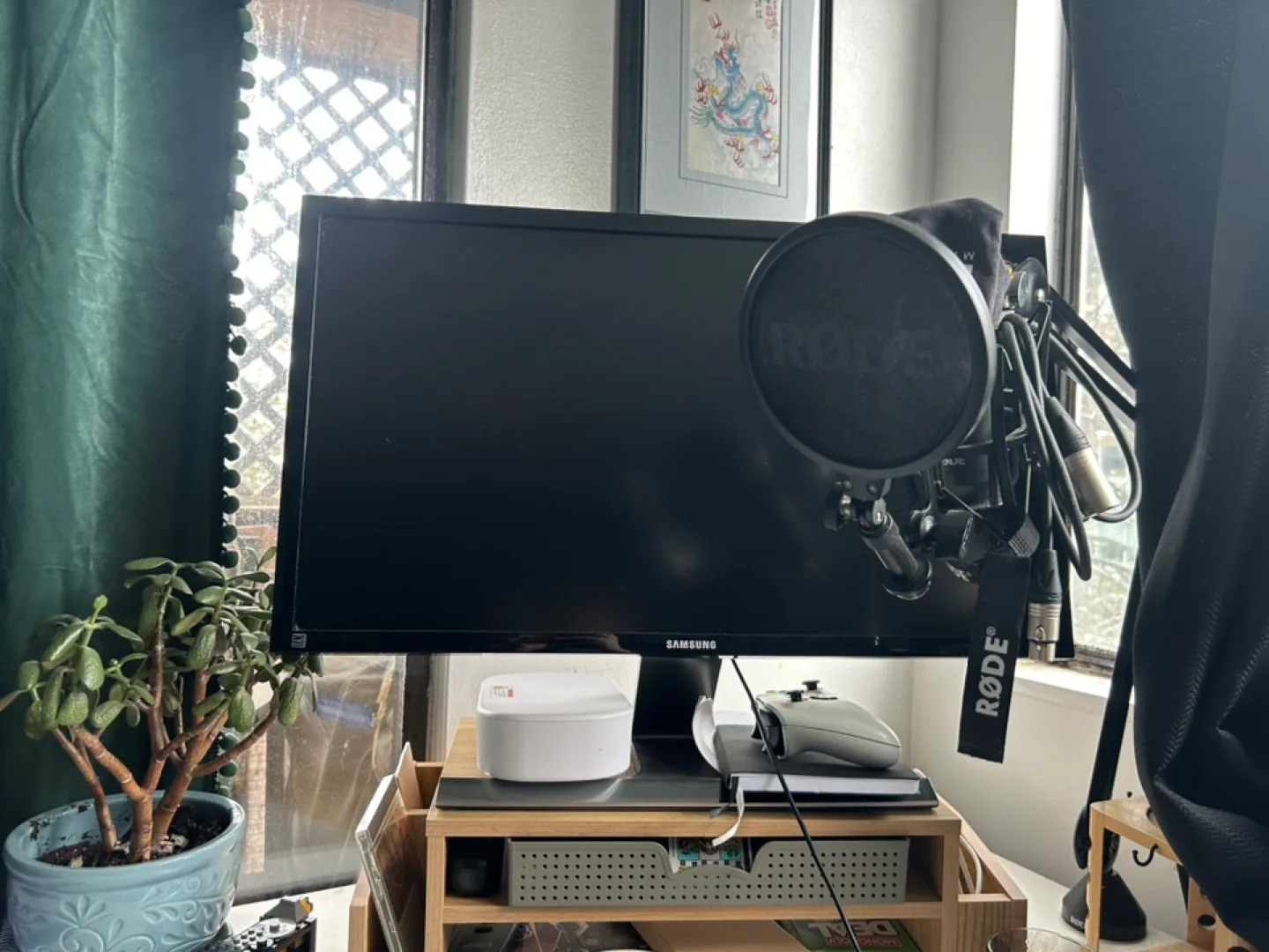 Samsung 28” UHD 4K Computer Monitor image indicator(2)