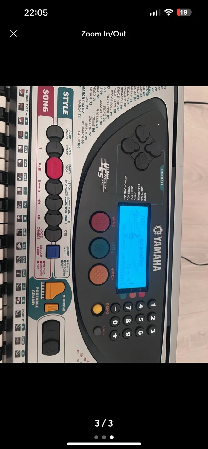 Yamaha PSR-E253 61-Key Portable Keyboard thumbnail