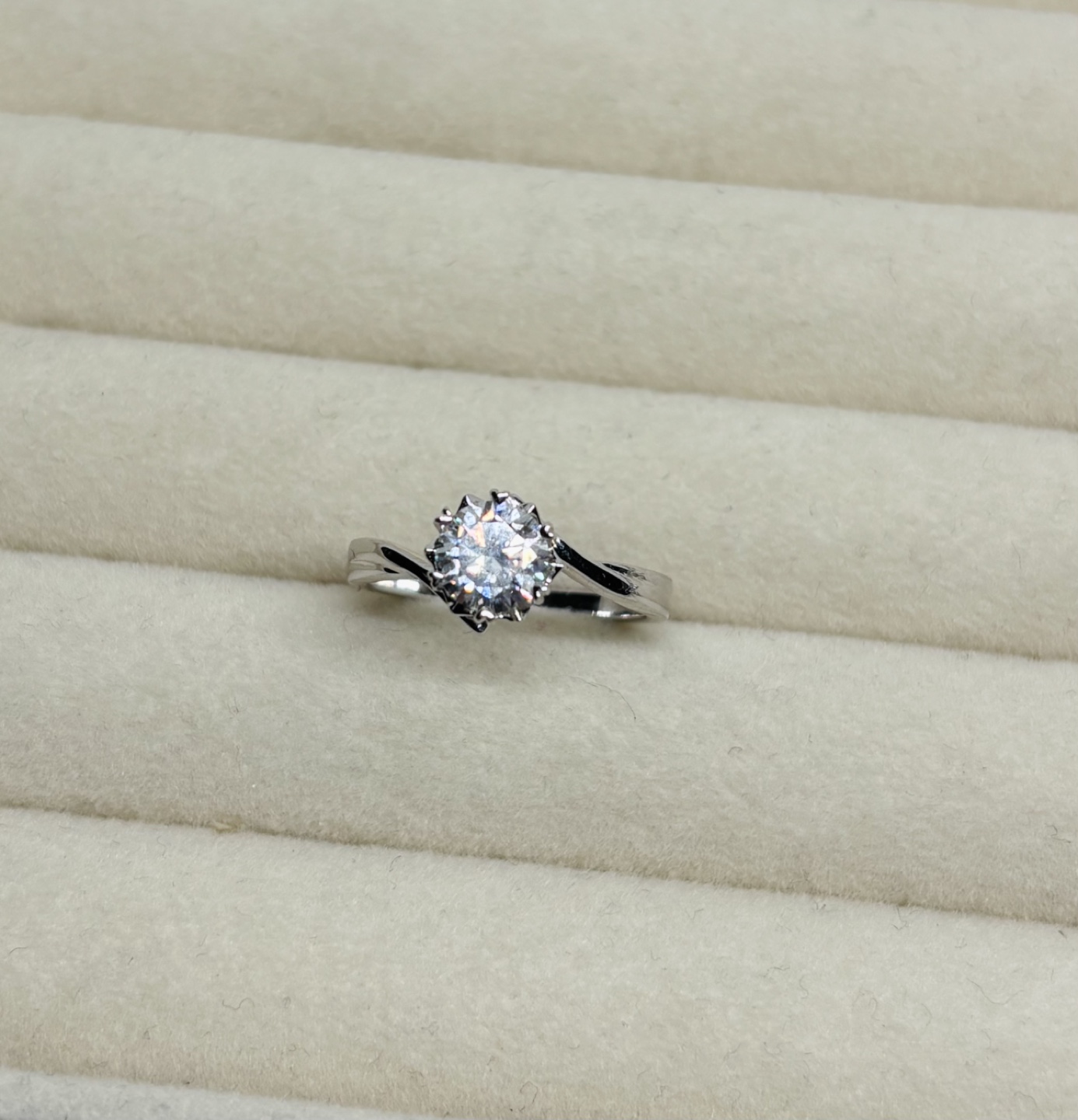 1 carat moissainite ring size 8 - photo 2