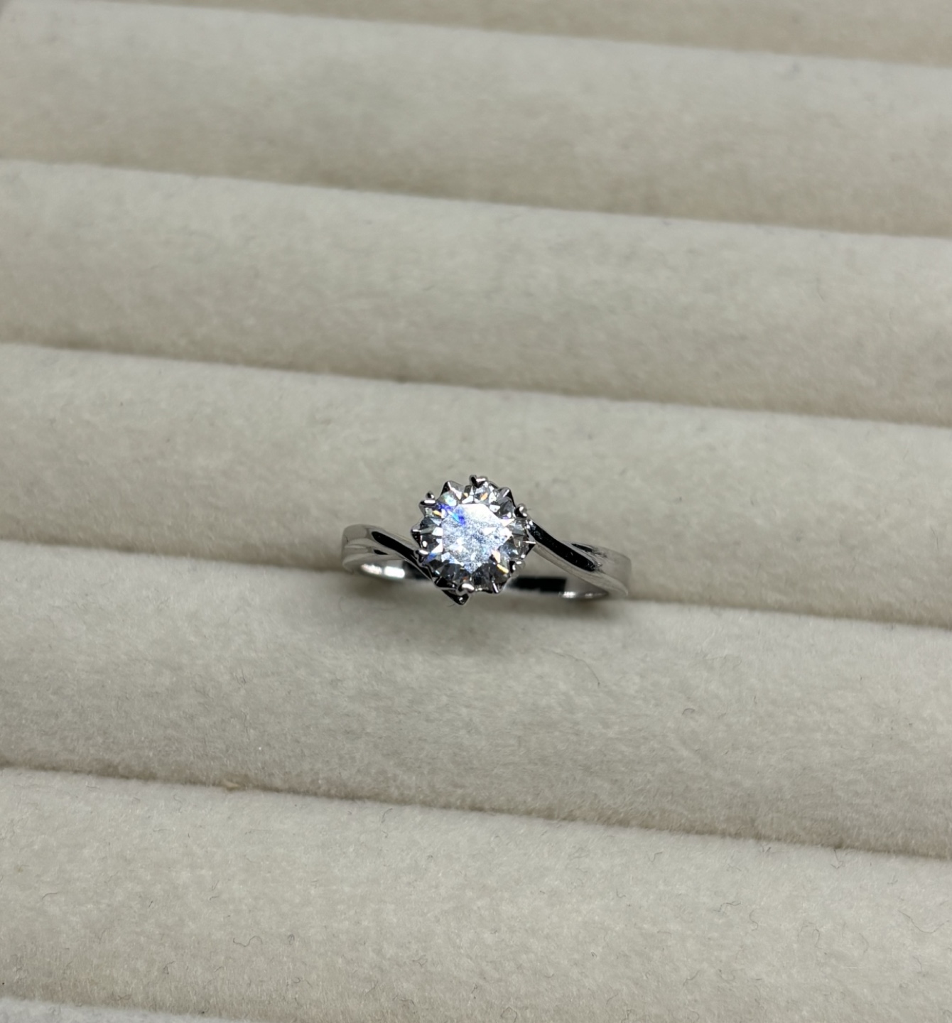1 carat moissainite ring size 8
