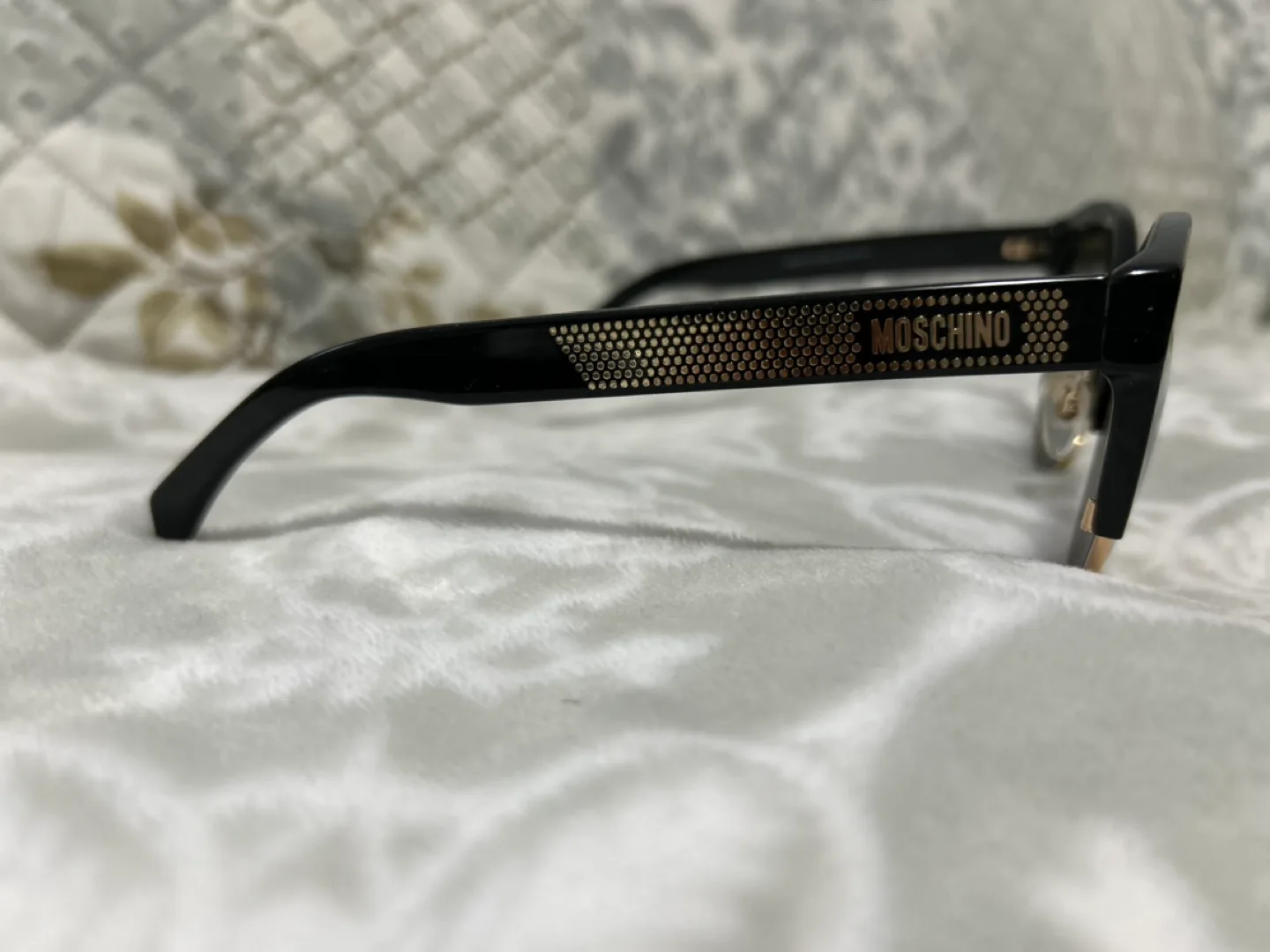Moschino Sunglasses - Black Frame with Gold Accents image indicator(4)