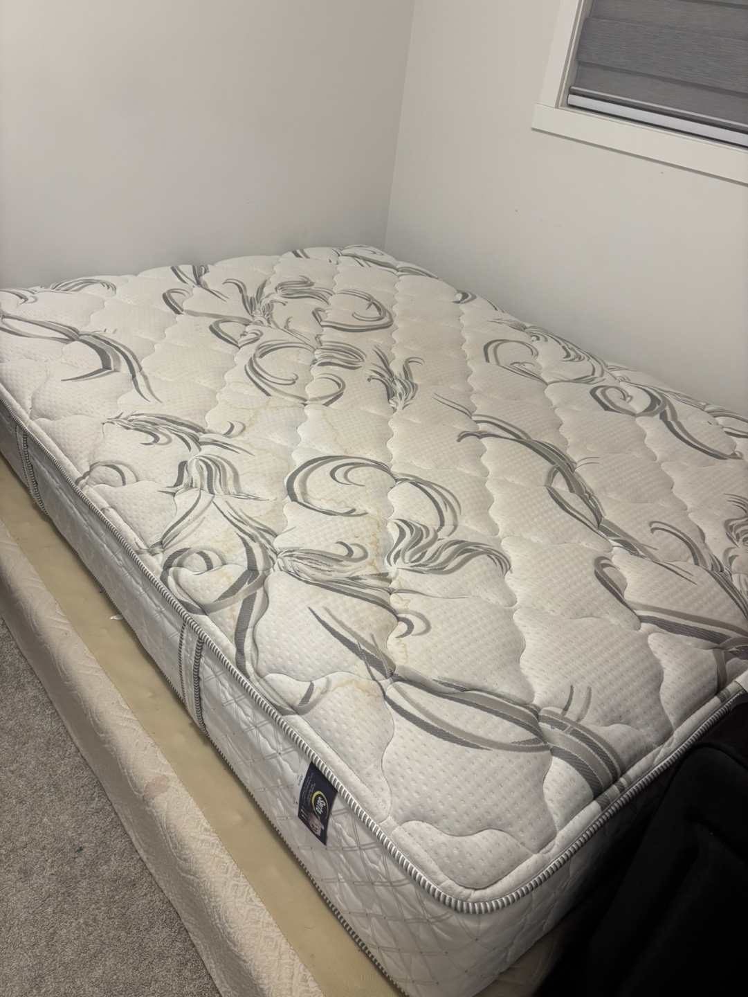 Queen Mattress + spring box - photo 2