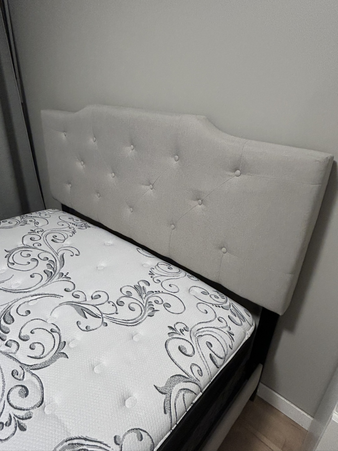 Sealy Posturepedic Mattress and Headboard Set - photo 5