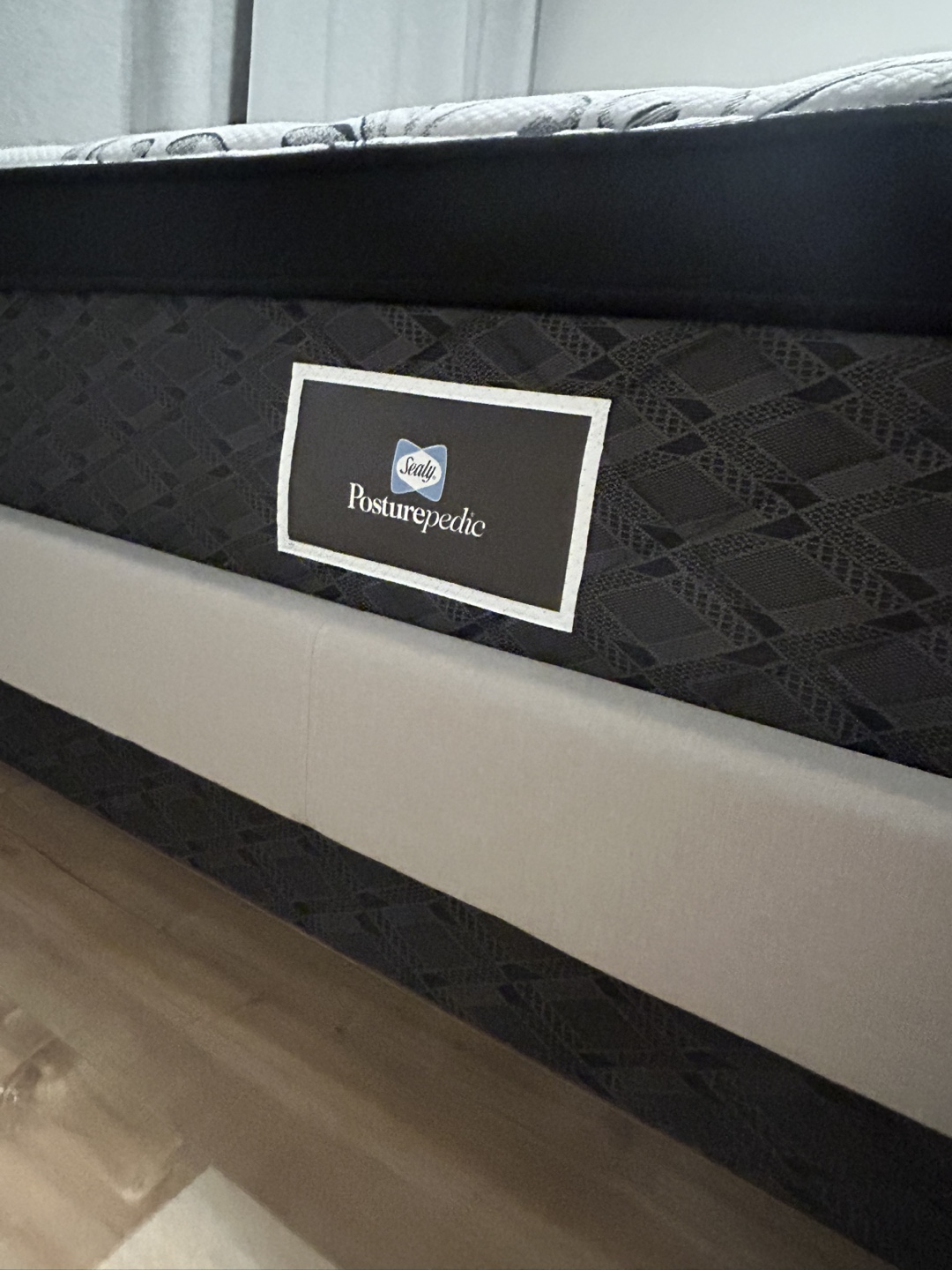 Sealy Posturepedic Mattress and Headboard Set - photo 4