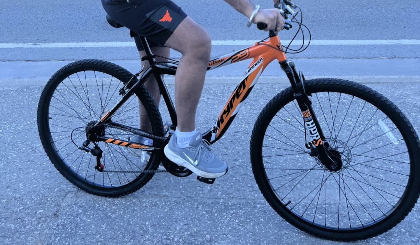 Hyper 26" Mountain Bike + Bell Helmet + Zephyr Bicycle Pump