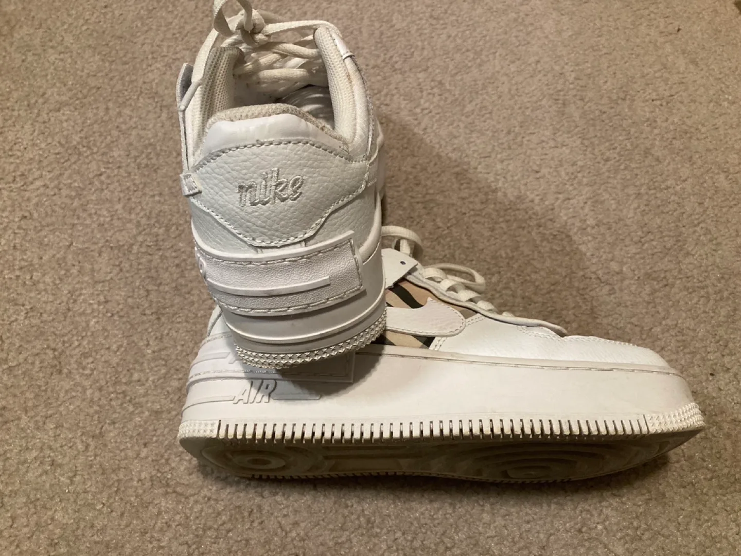 Women’s Nike Shoes Size 7US image indicator(3)