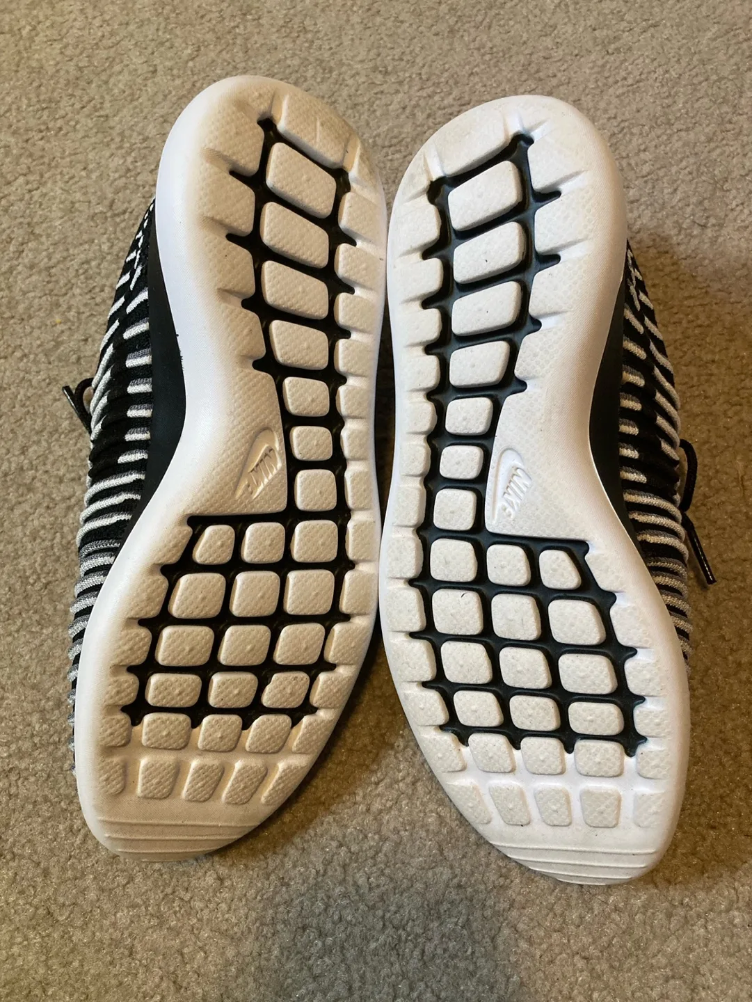 Women’s Nike Shoes Size 6US image indicator(5)