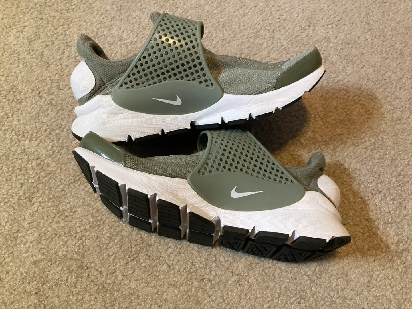 Women’s Nike Shoes Size 5US image indicator(3)