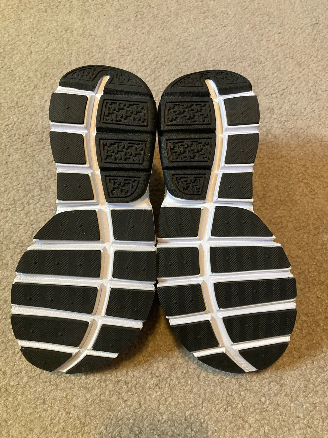 Women’s Nike Shoes Size 5US image indicator(4)