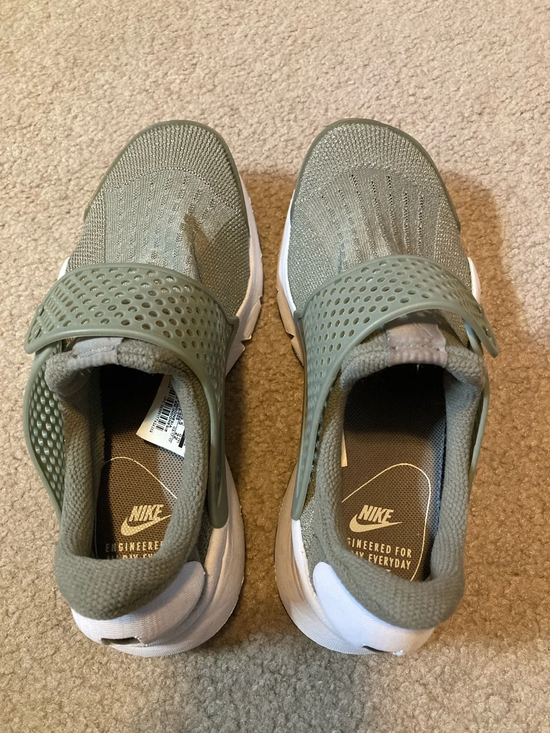 Women’s Nike Shoes Size 5US image indicator(2)