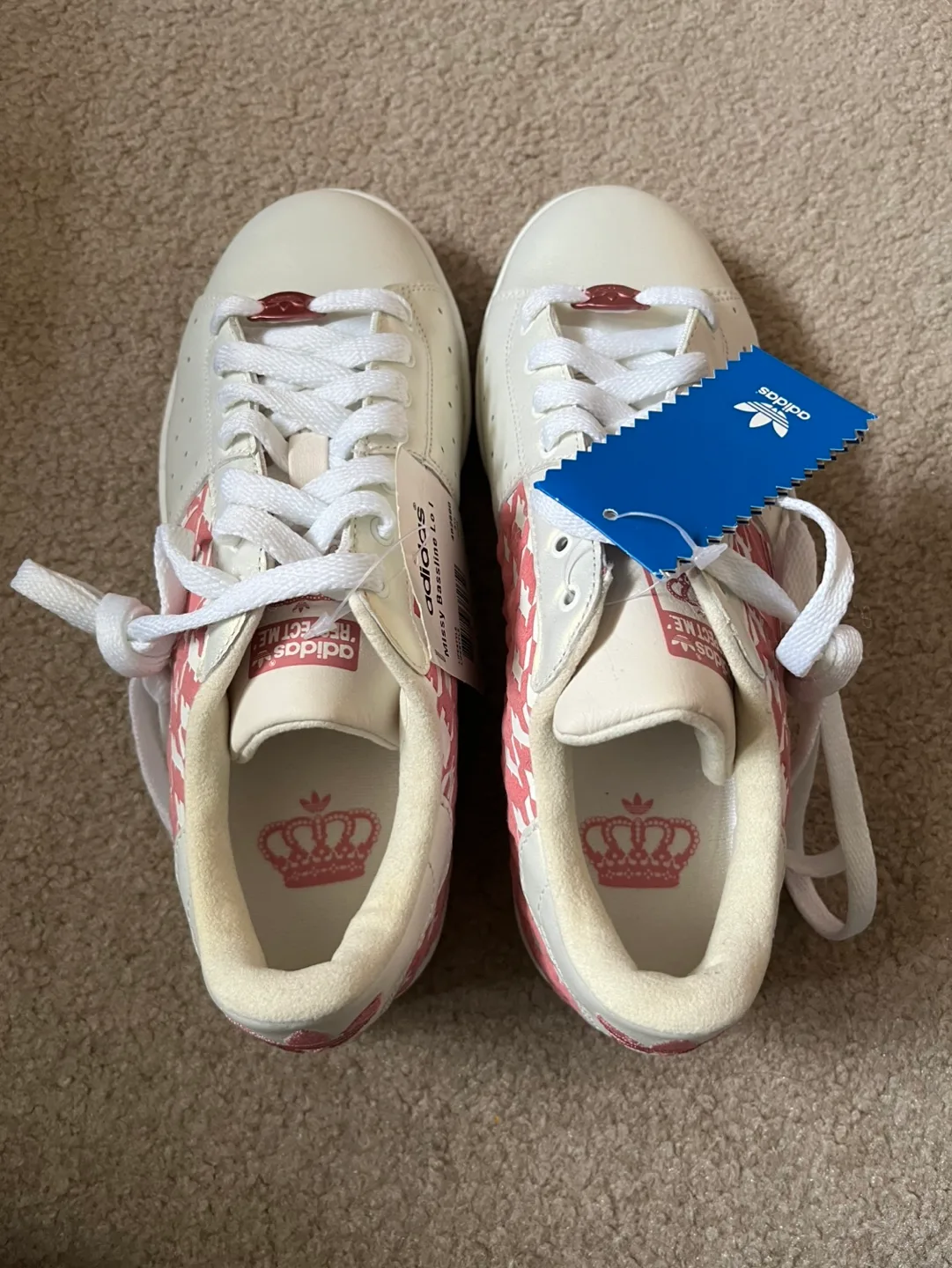 NWT Adidas Shoes Size 5US image indicator(3)