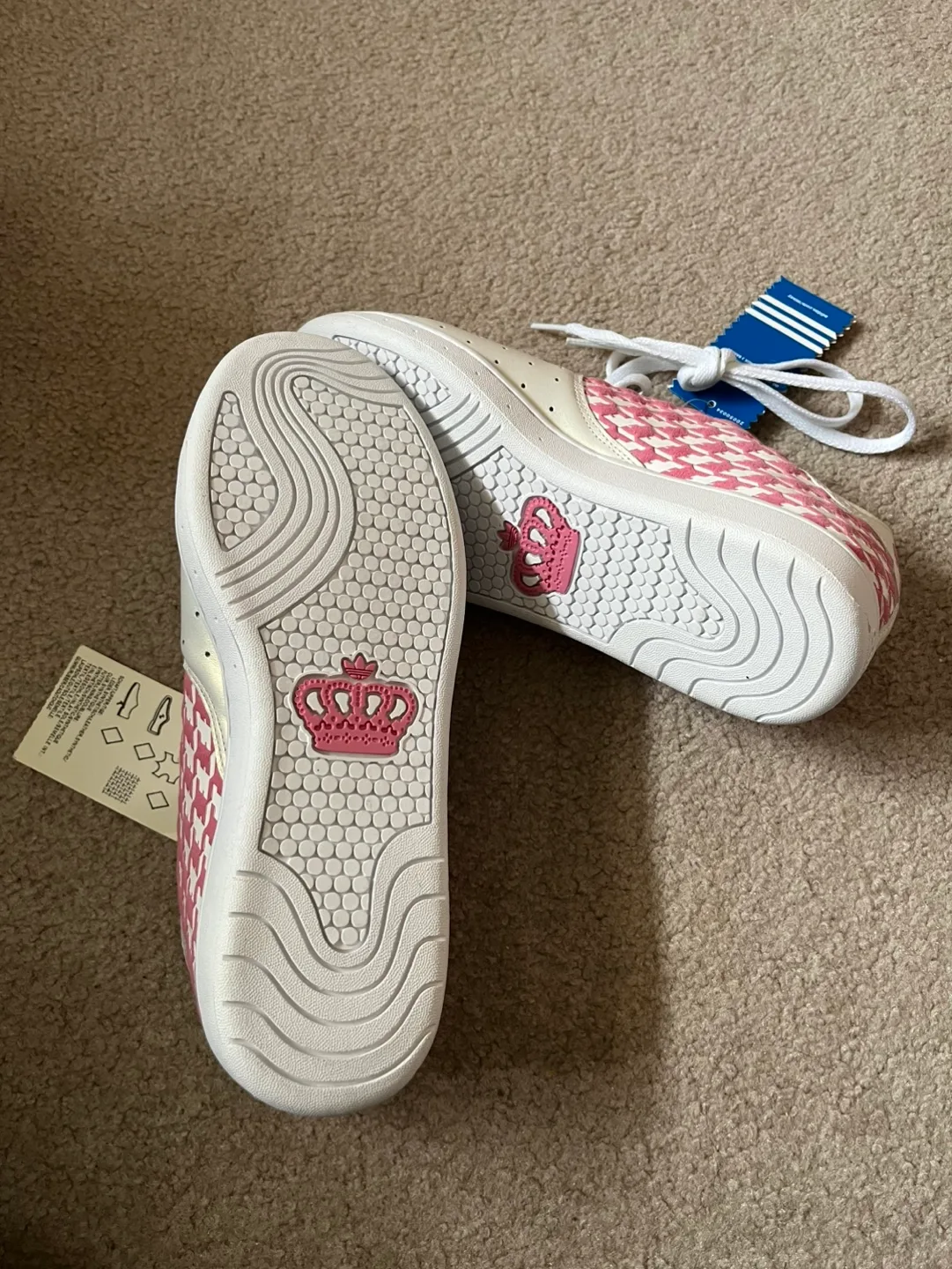 NWT Adidas Shoes Size 5US image indicator(4)