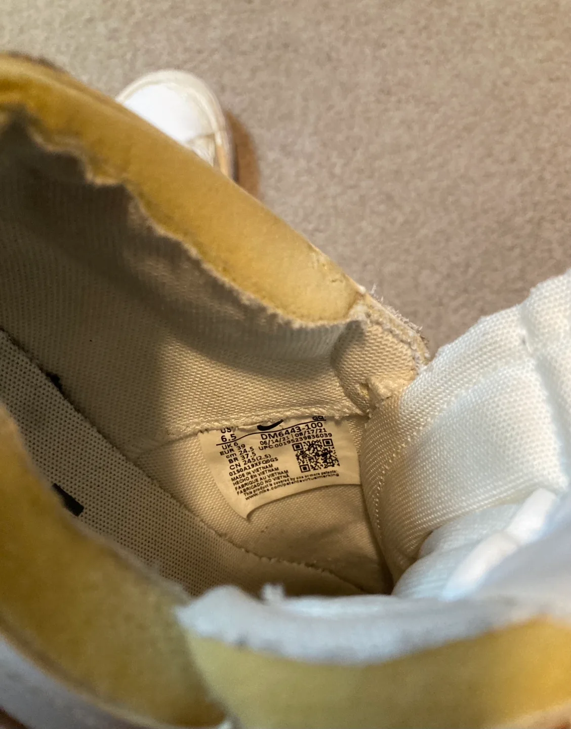 Nike Blazer Low Sacai Patent Leather image indicator(6)