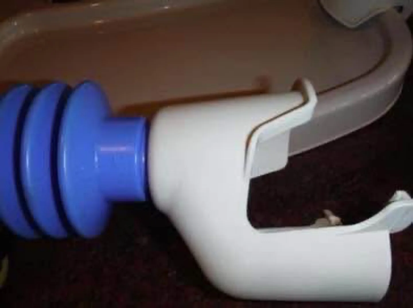 Universal high chair toys   Keeps food off the floor image indicator(4)