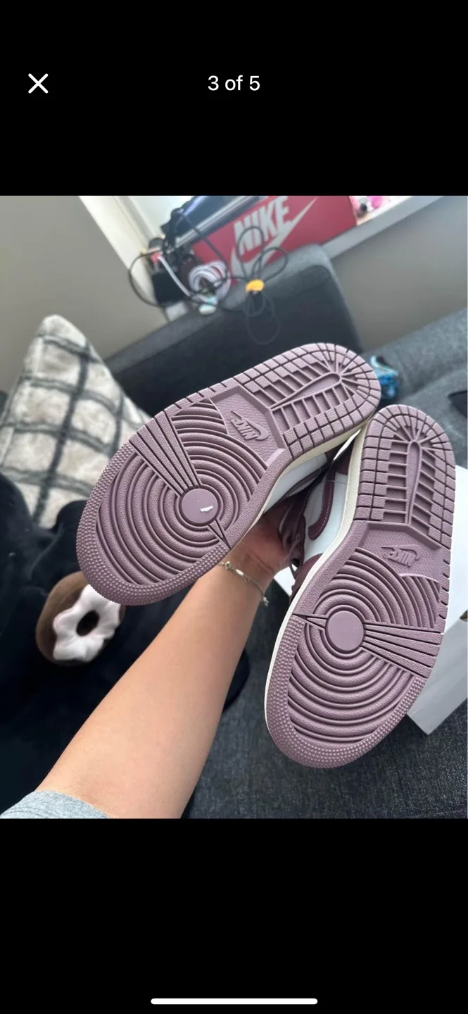 Nike Women's Air Jordan 1 Mid Basketball Shoes image indicator(3)