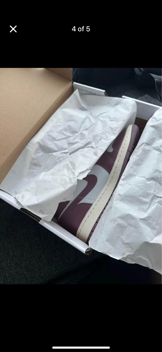 Nike Women's Air Jordan 1 Mid Basketball Shoes image indicator(4)