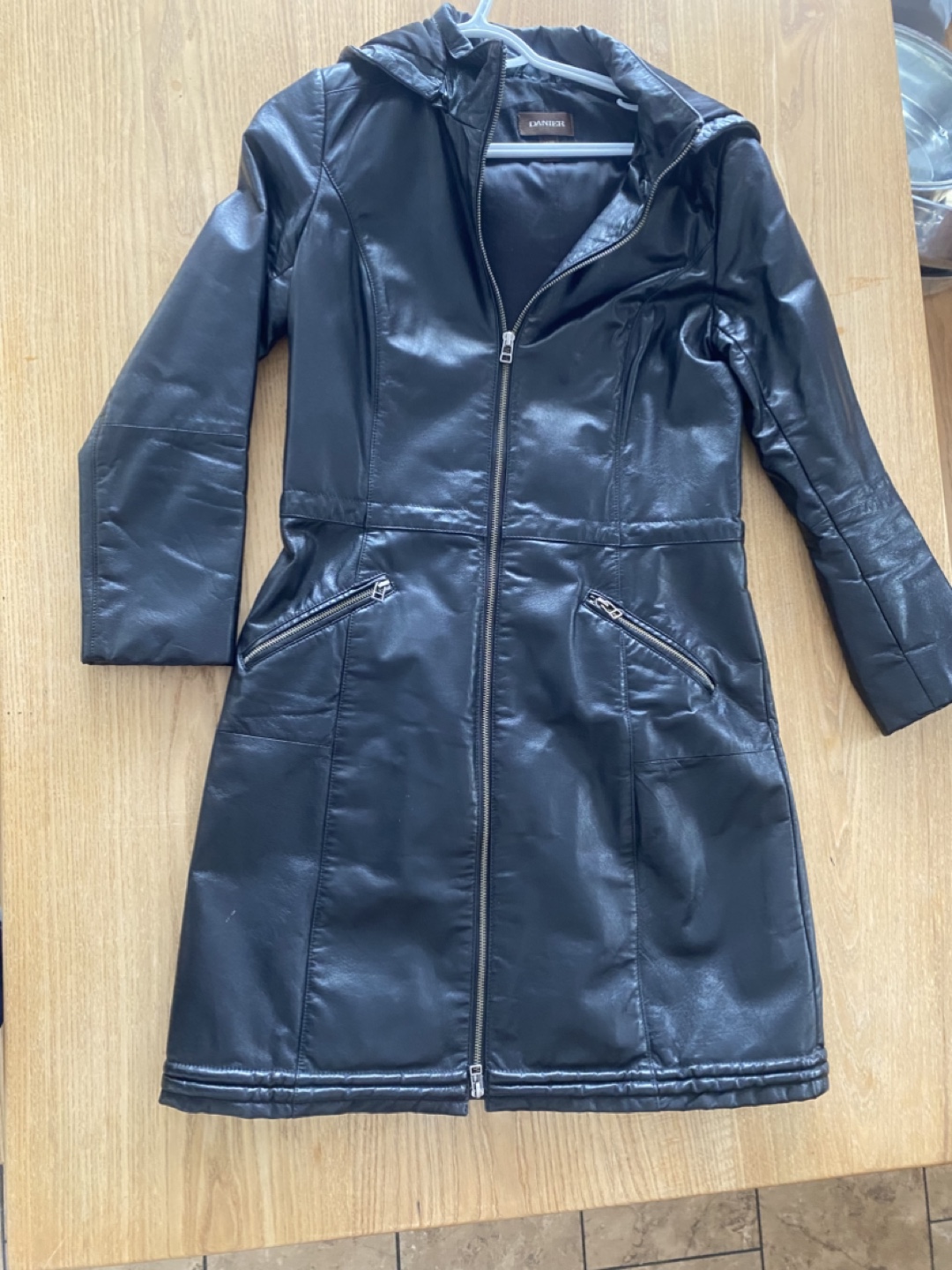 Danier Leather Coat - Size XS/TP fits more like medium - photo 3