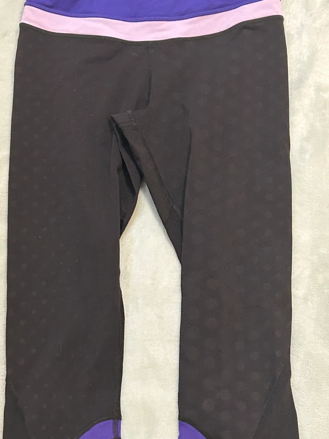 Lululemon Black Purple Crop Leggings Size 6 image indicator(3)
