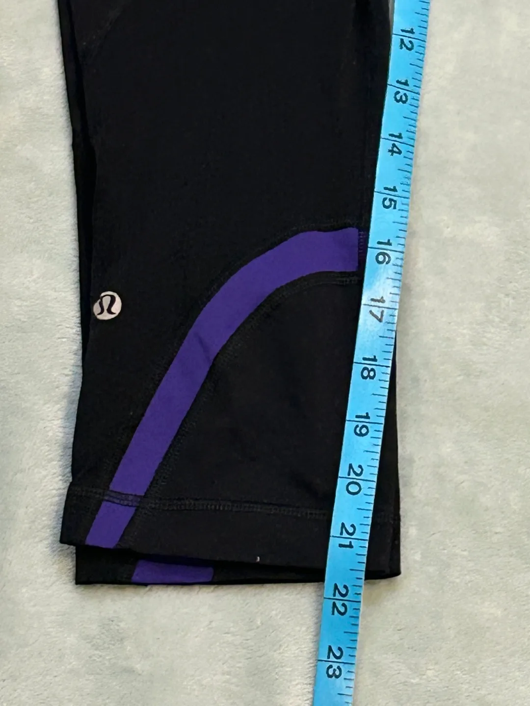 Lululemon Black Purple Crop Leggings Size 6 image indicator(4)