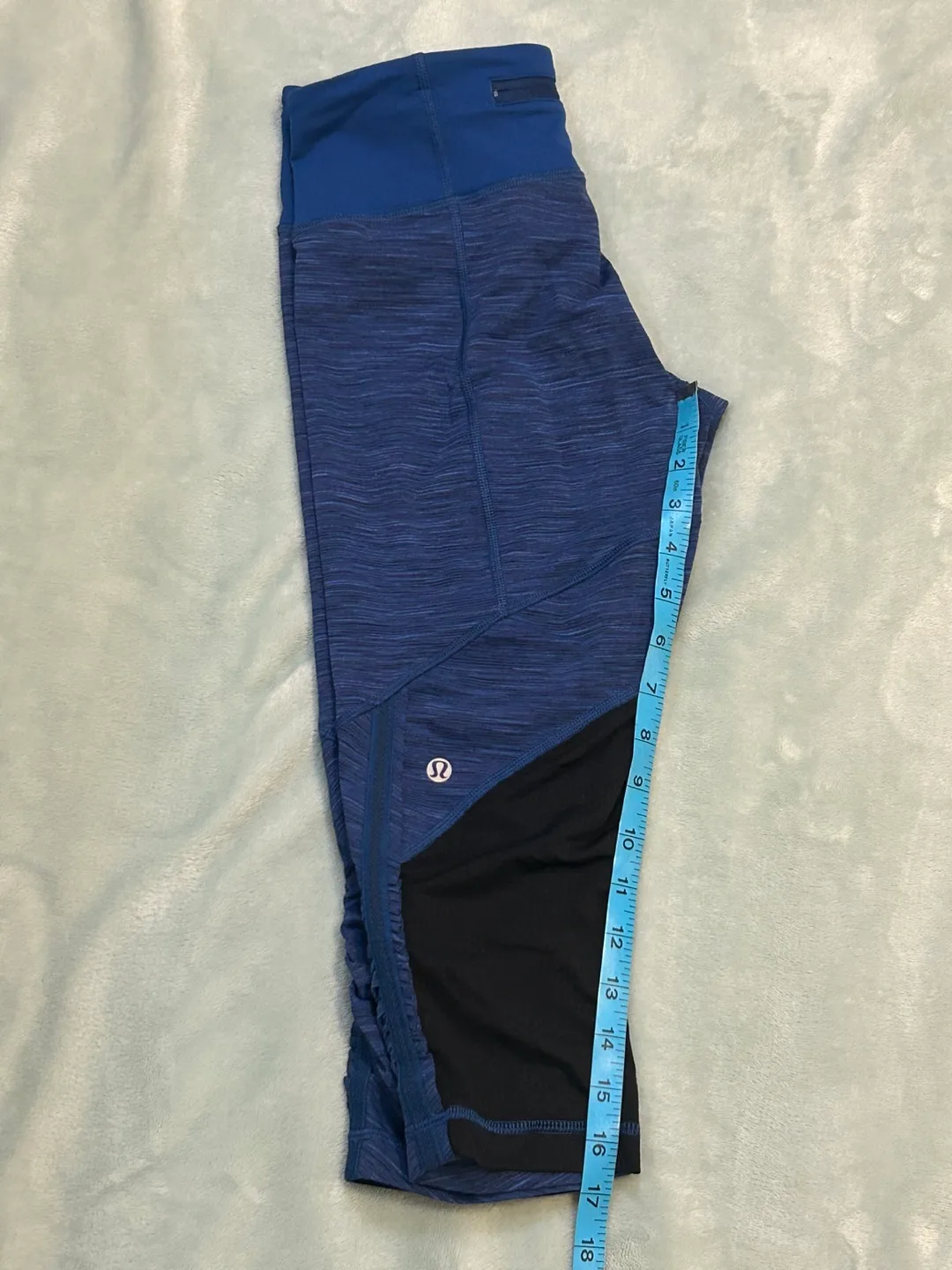 Lululemon Size 6 Blue & Black Cropped Leggings image indicator(5)