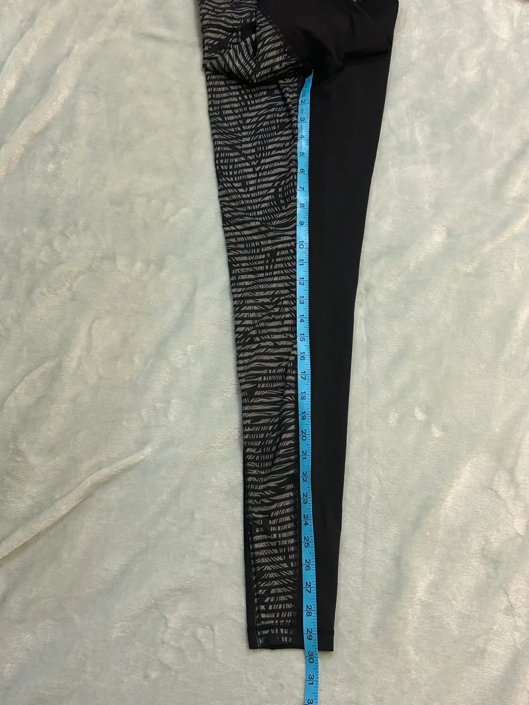 Lululemon Athletica 8 Black and Grey Leggings image indicator(4)