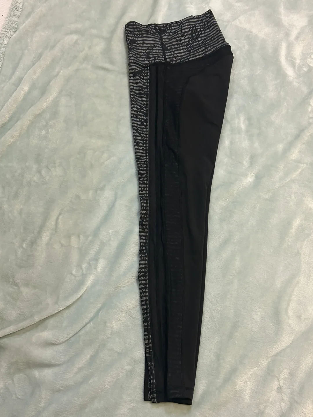 Lululemon Athletica 8 Black and Grey Leggings image indicator(3)