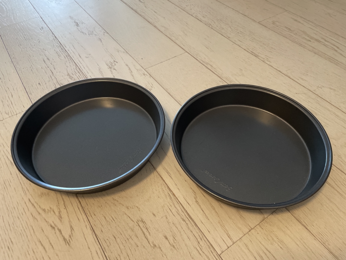 2 9’’ cake tins