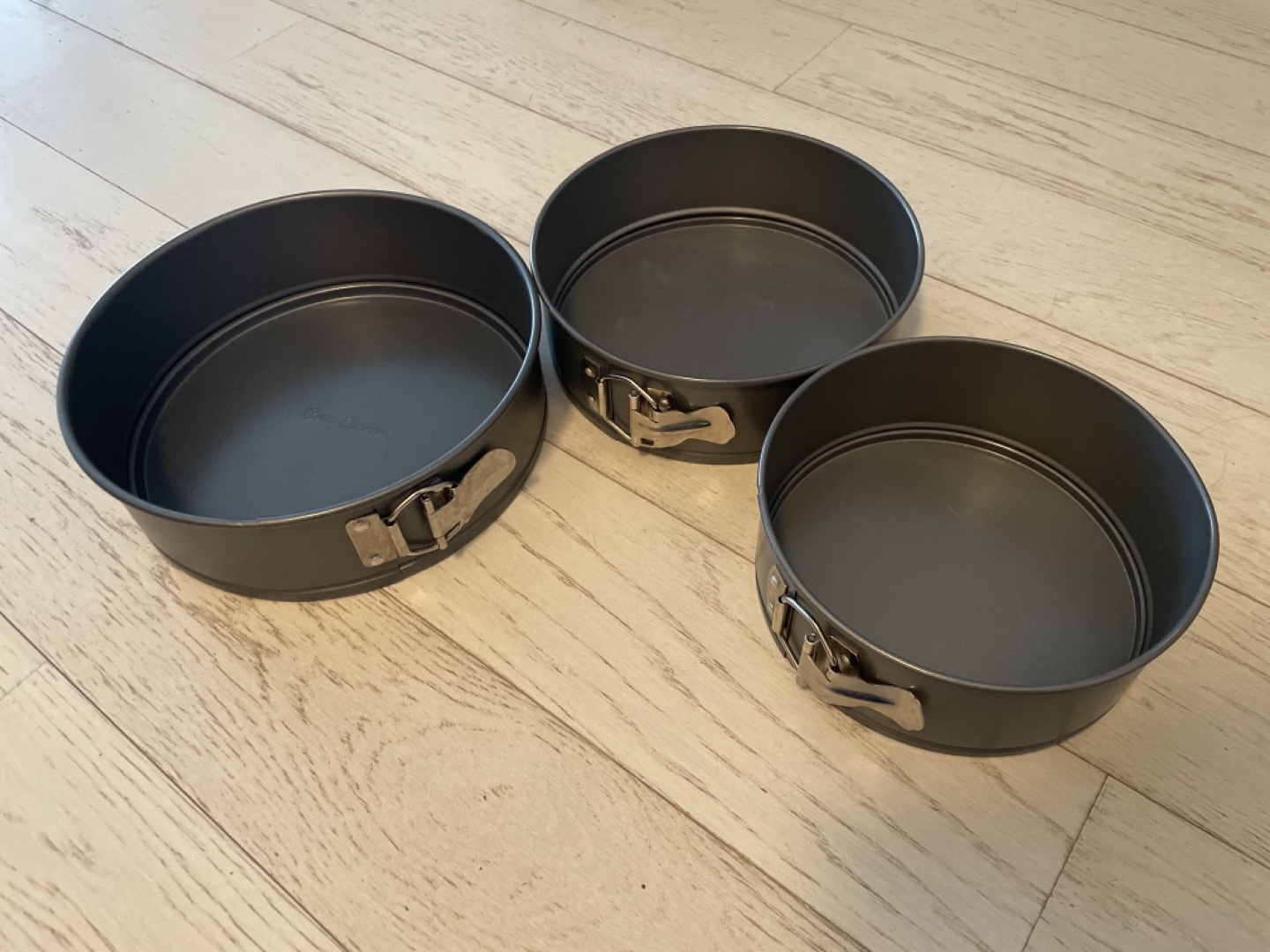 Set of 3 springform cake tins