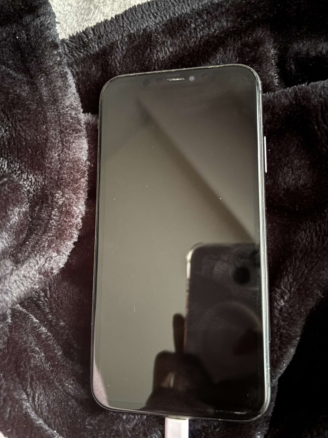 iPhone 11 - black - Used 64gbs 79% battery