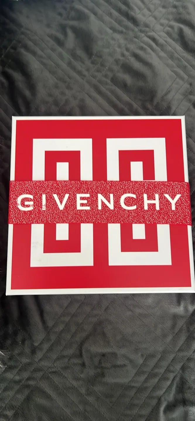 Givenchy L'Interdit Gift Set thumbnail