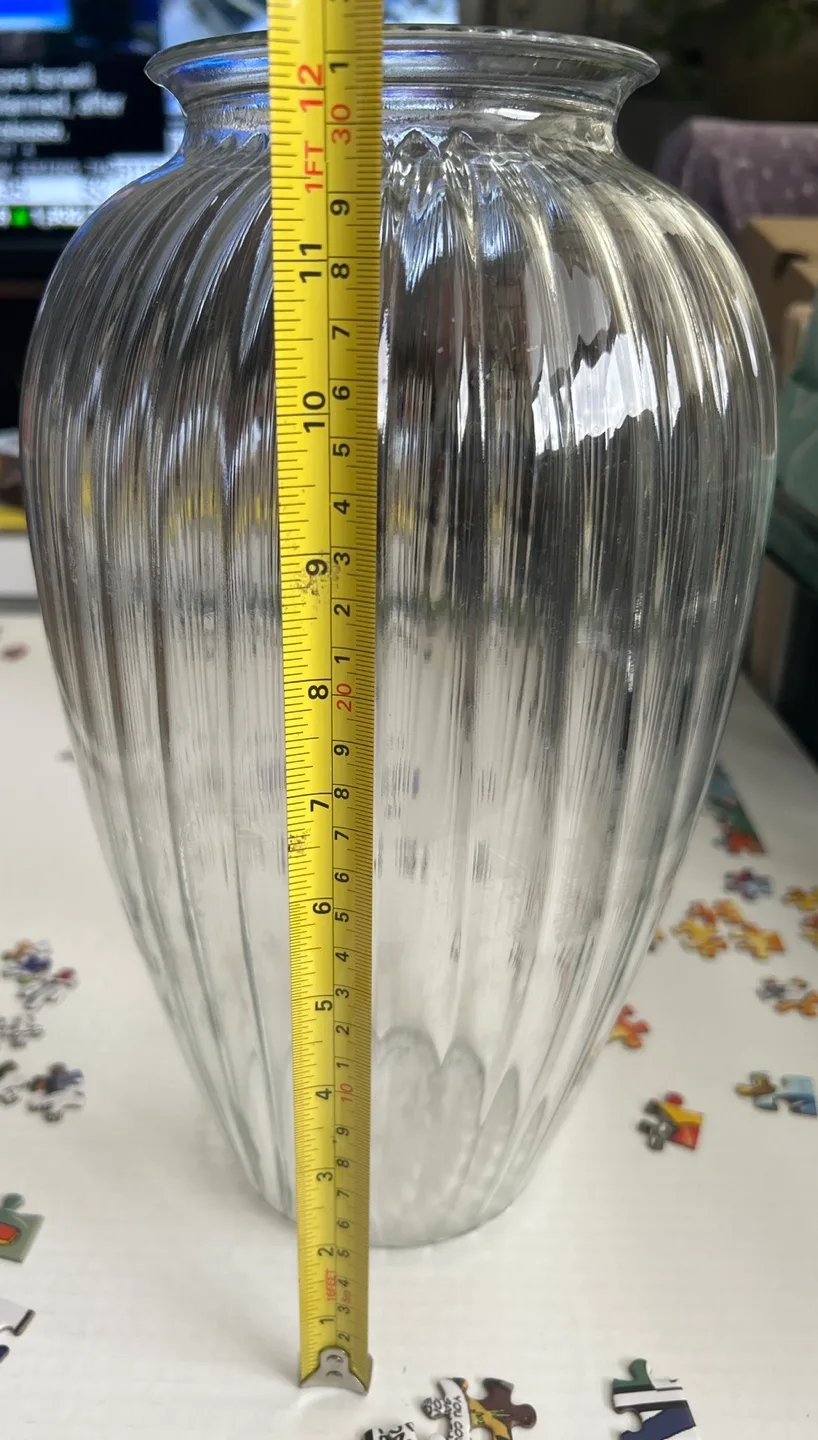 Clear Glass Ribbed Vase image indicator(2)
