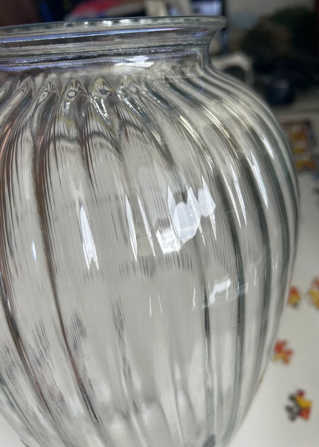 Clear Glass Ribbed Vase image indicator(5)