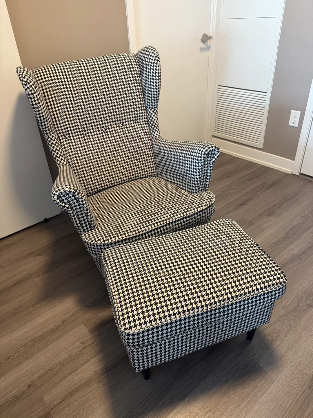 IKEA STRANDMON armchair and footstool image indicator(2)