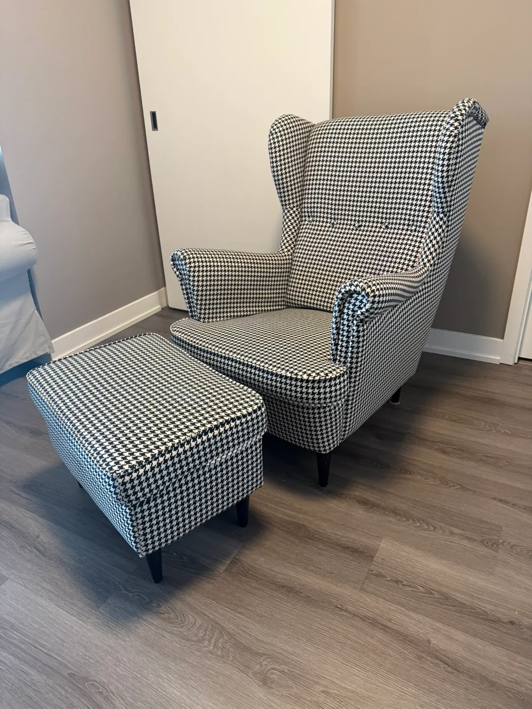 IKEA STRANDMON armchair and footstool image indicator(3)