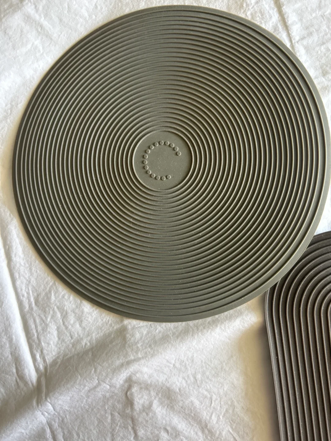 Dyson Airwrap & Curtis Stone Silicone Mat image indicator(4)