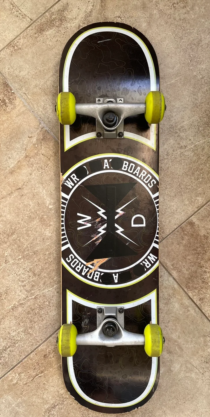 Skateboard (lightly used) image indicator(5)