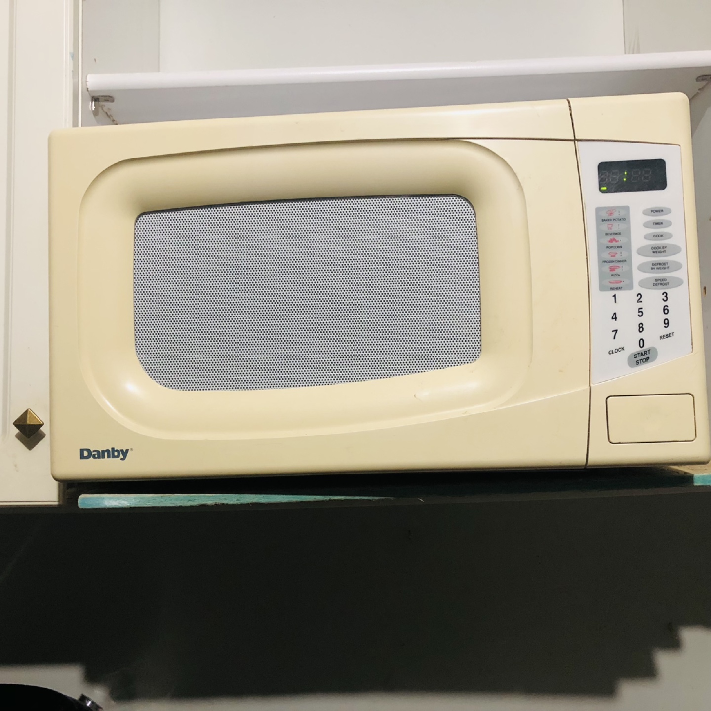 Danby Microwave - Vintage Cream
