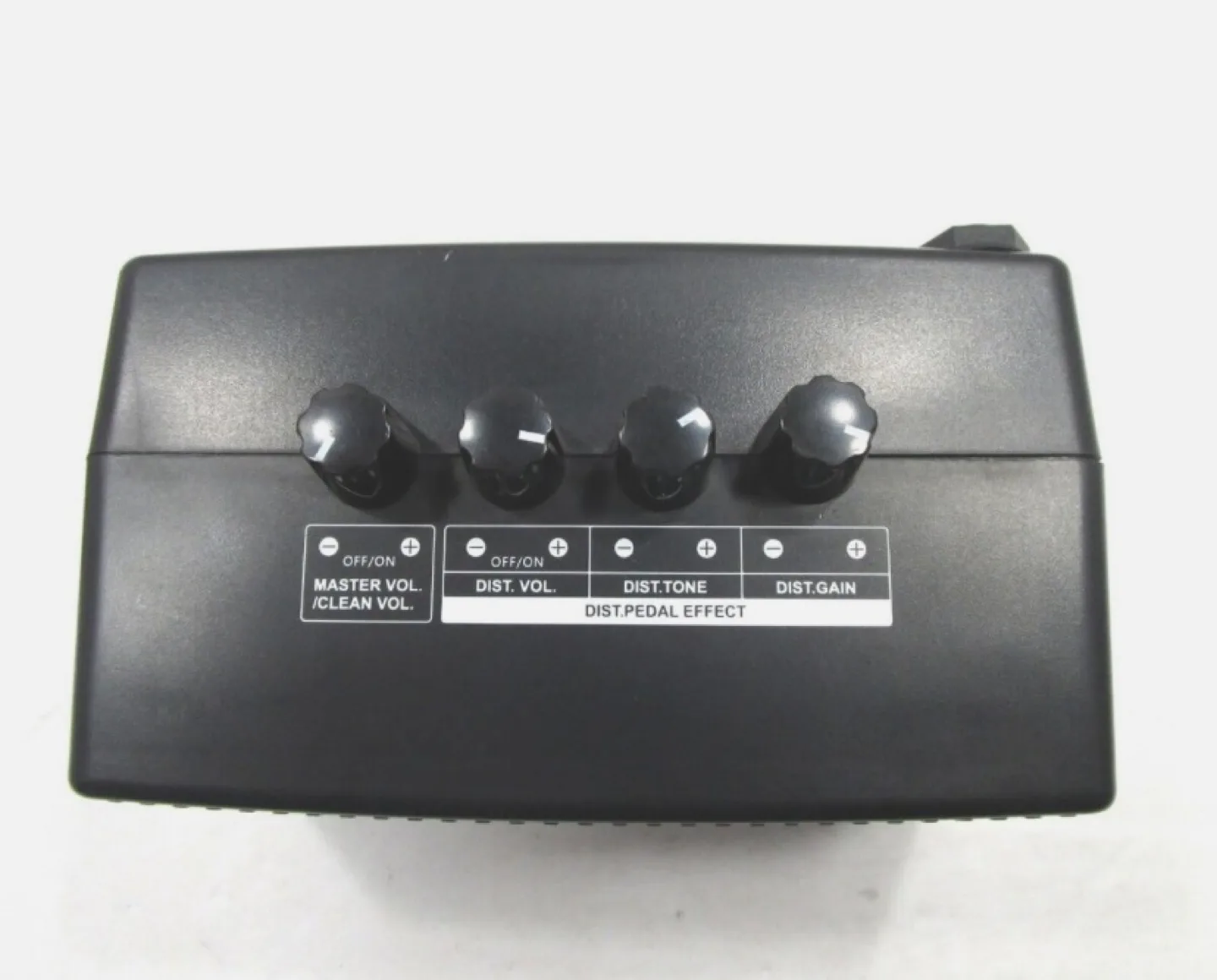 Donner Wireless Rechargable Mini Amp image indicator(2)