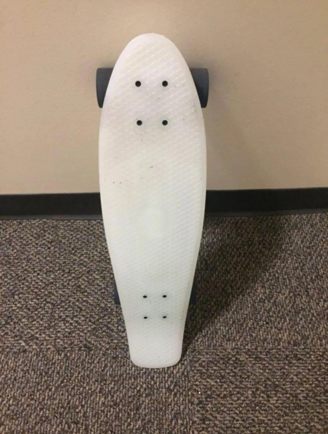 Glow in the dark skateboard image indicator(2)