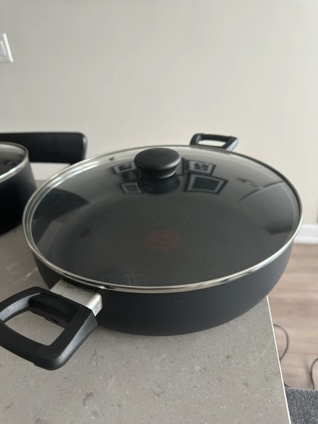 T-fal Cookware Set(9 pieces)- Pots and Pans with Lids image indicator(5)