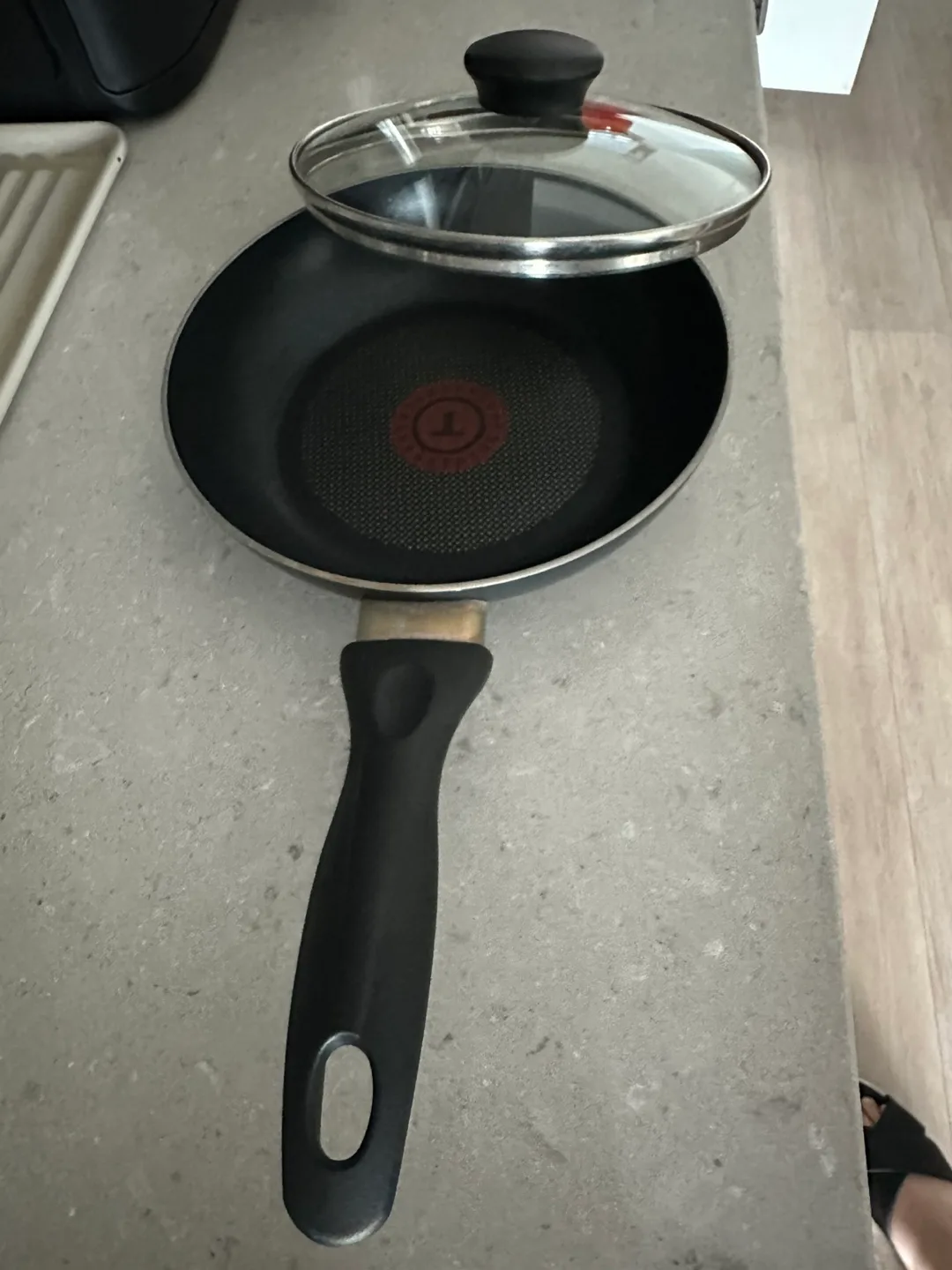 T-fal Cookware Set(9 pieces)- Pots and Pans with Lids image indicator(2)