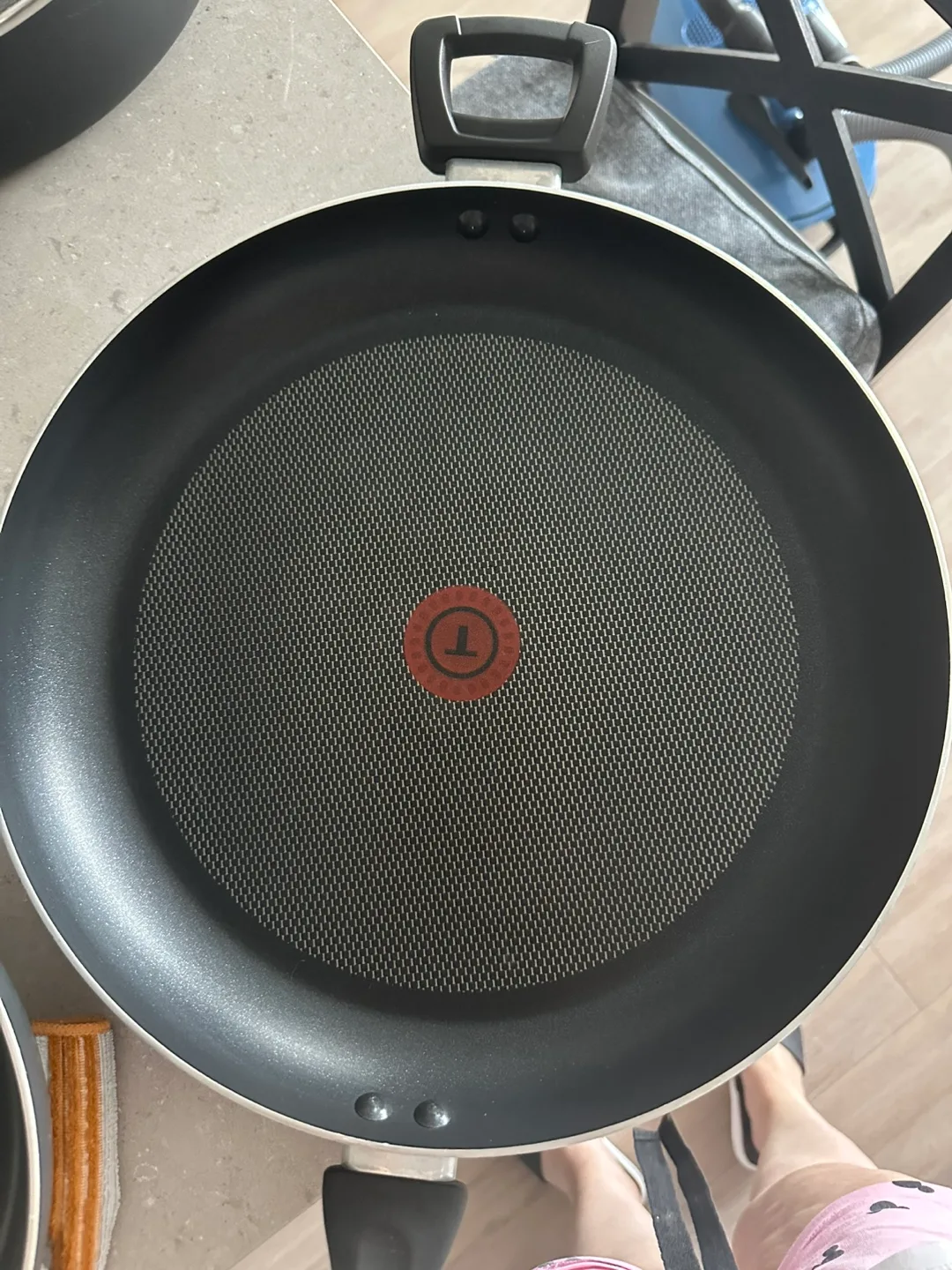 T-fal Cookware Set(9 pieces)- Pots and Pans with Lids image indicator(3)