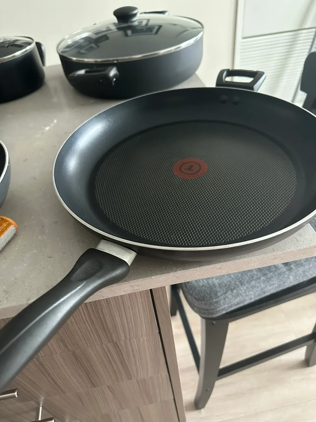 T-fal Cookware Set(9 pieces)- Pots and Pans with Lids image indicator(6)