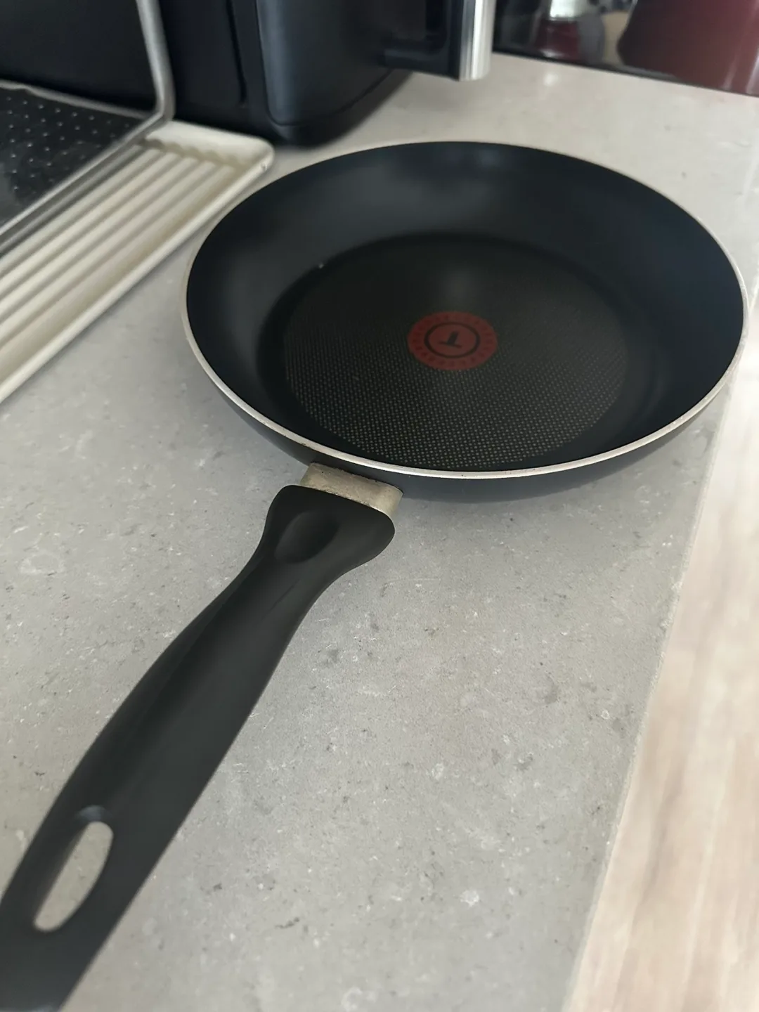 T-fal Cookware Set(9 pieces)- Pots and Pans with Lids image indicator(9)