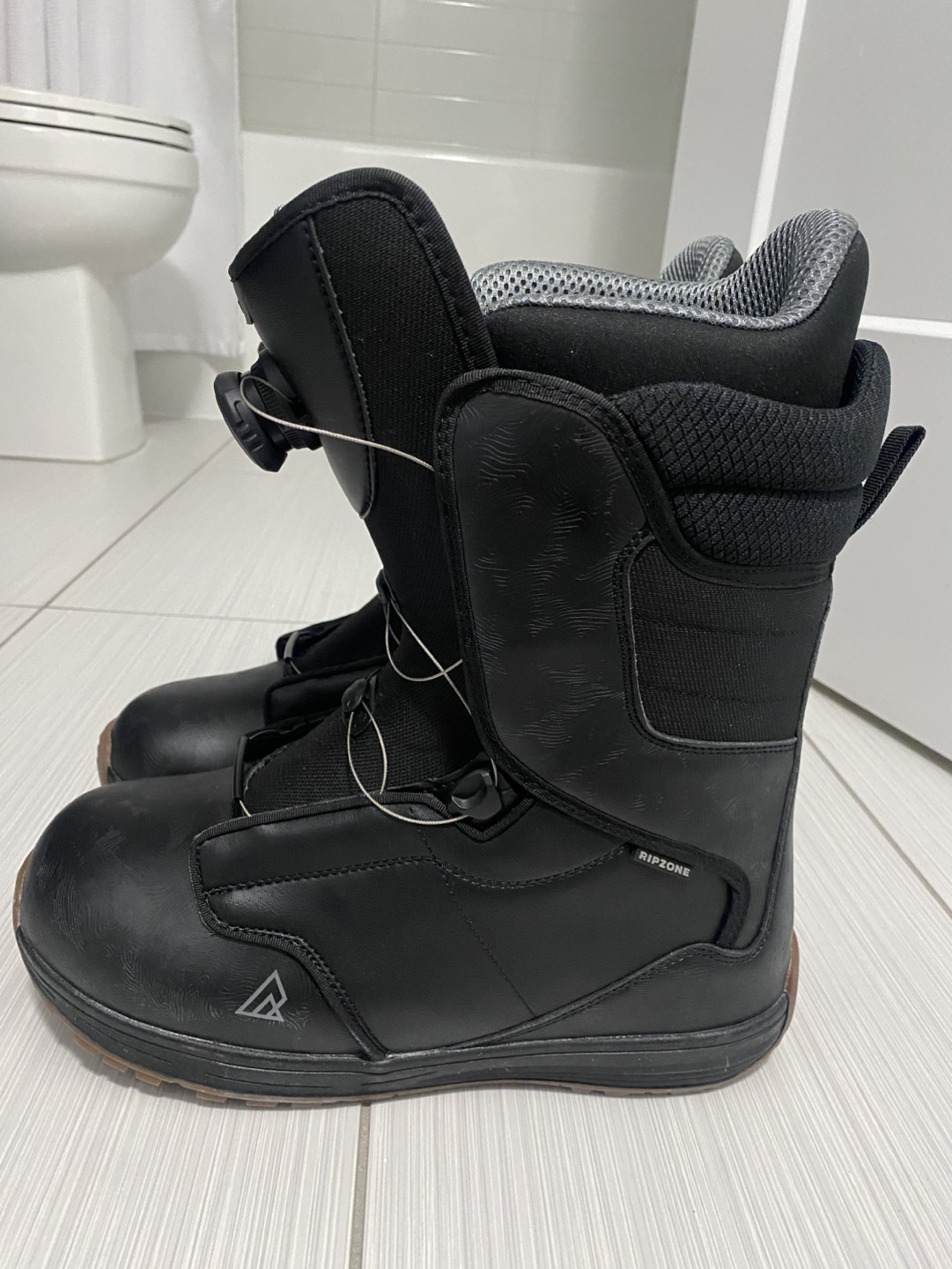 New Men Ripzone snowboard boots size 10