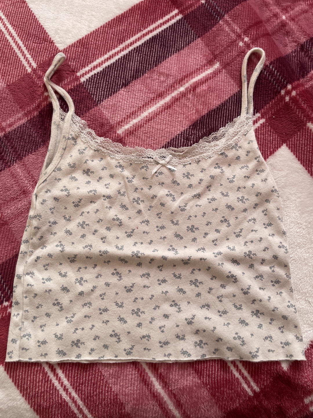 Brandy Melville Floral Lace Trim Tank Top