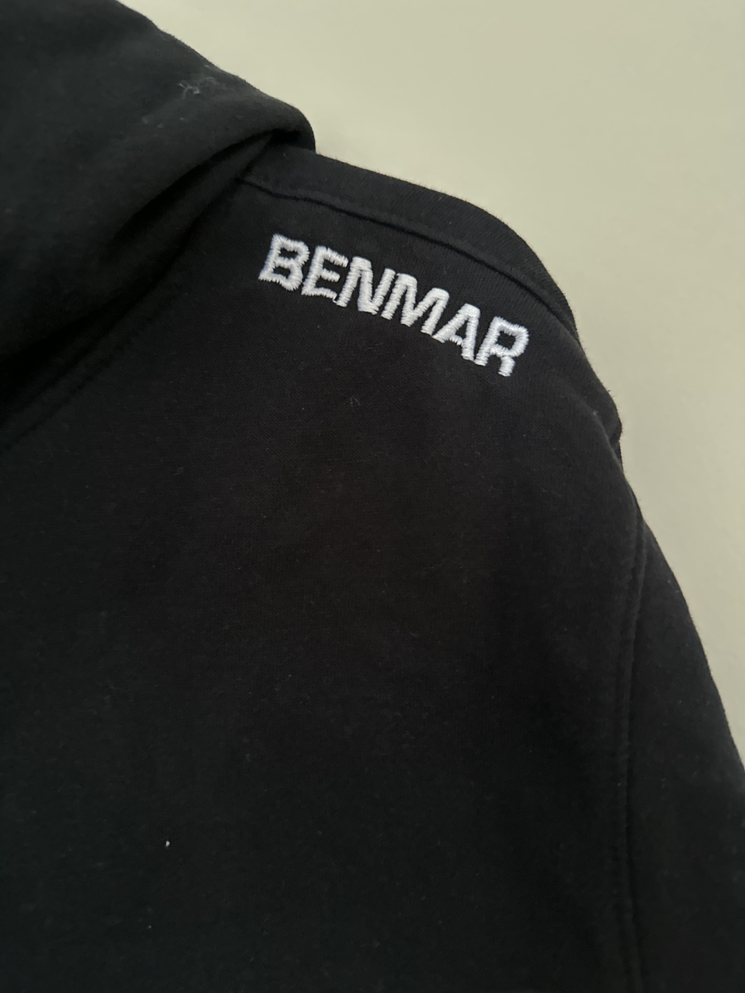 Under Armour Benmar Hoodie - Size XL - photo 3