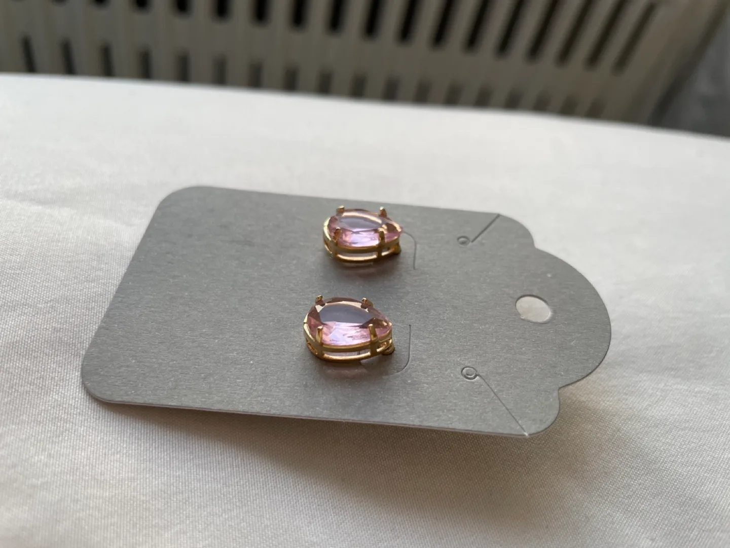 Pink Pearlescent Zircon Stud Earrings image indicator(3)