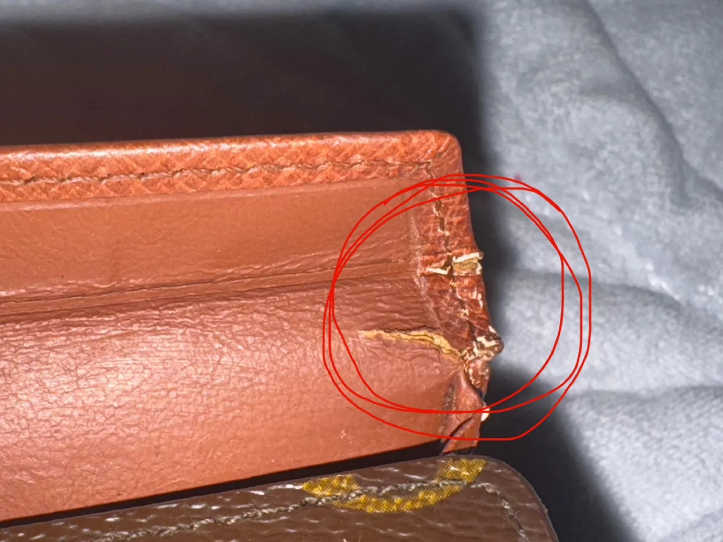 Authentic Louis Vuitton Card Holder image indicator(9)