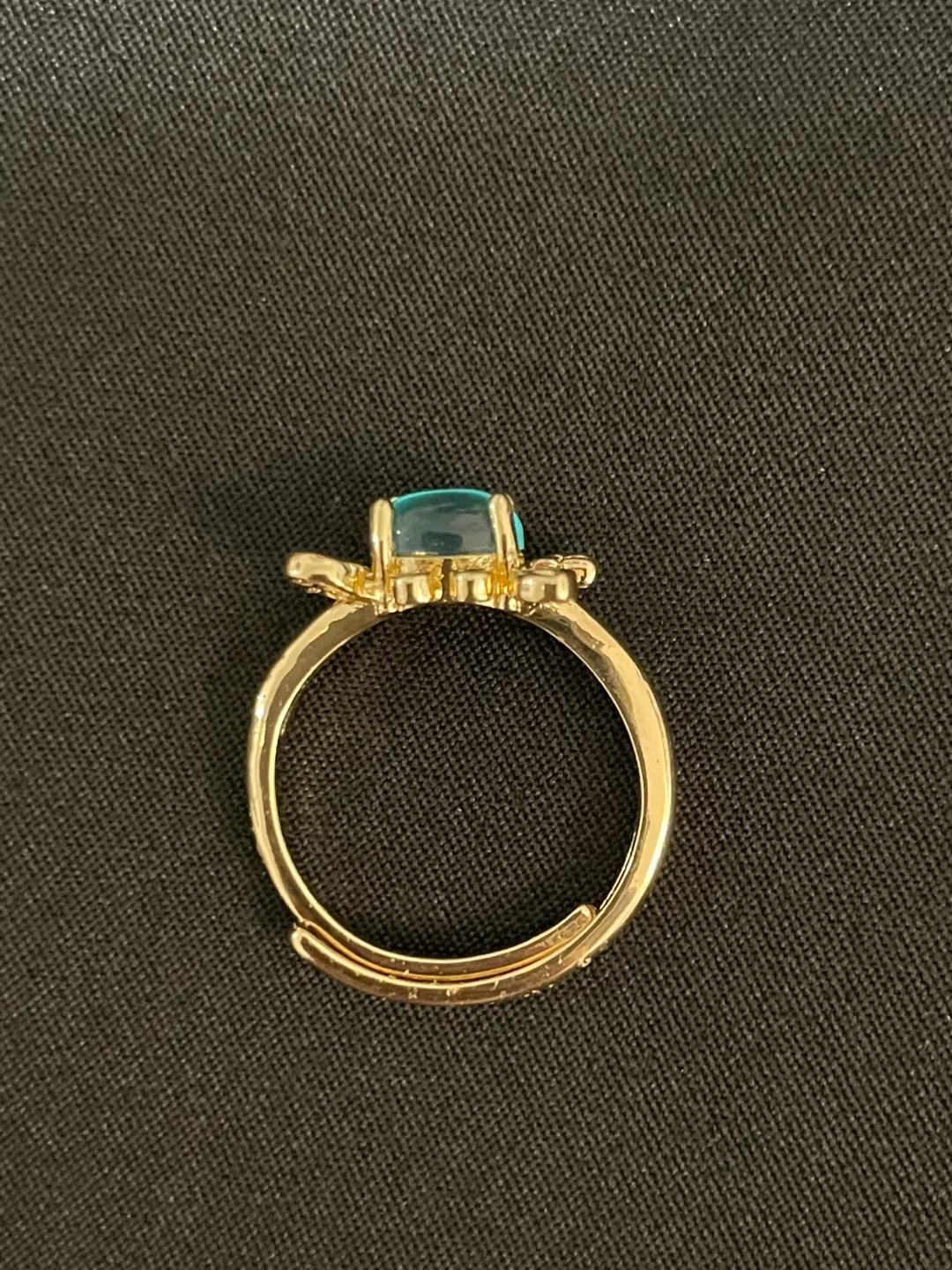 Adorable Crab Ring with Green Gemstone image indicator(2)